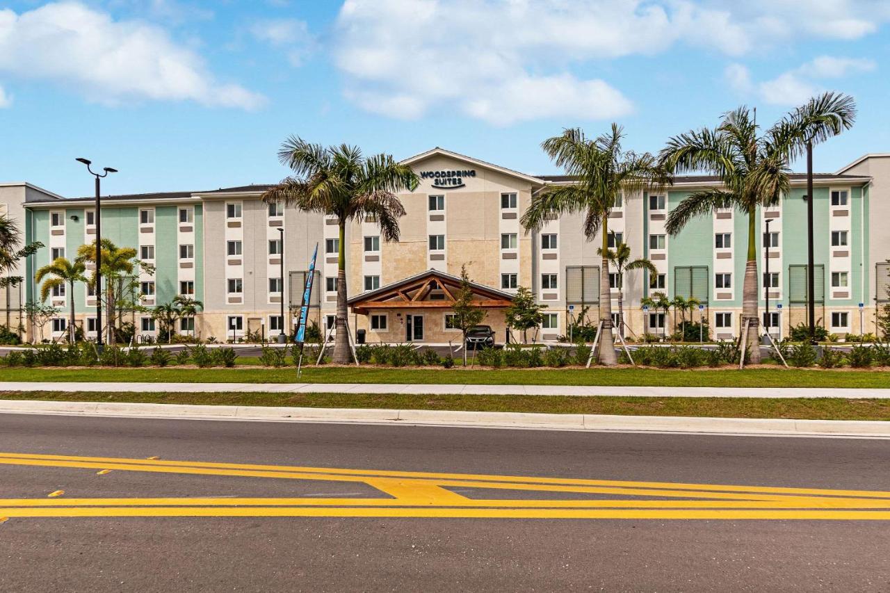 Woodspring Suites Naples Exterior photo