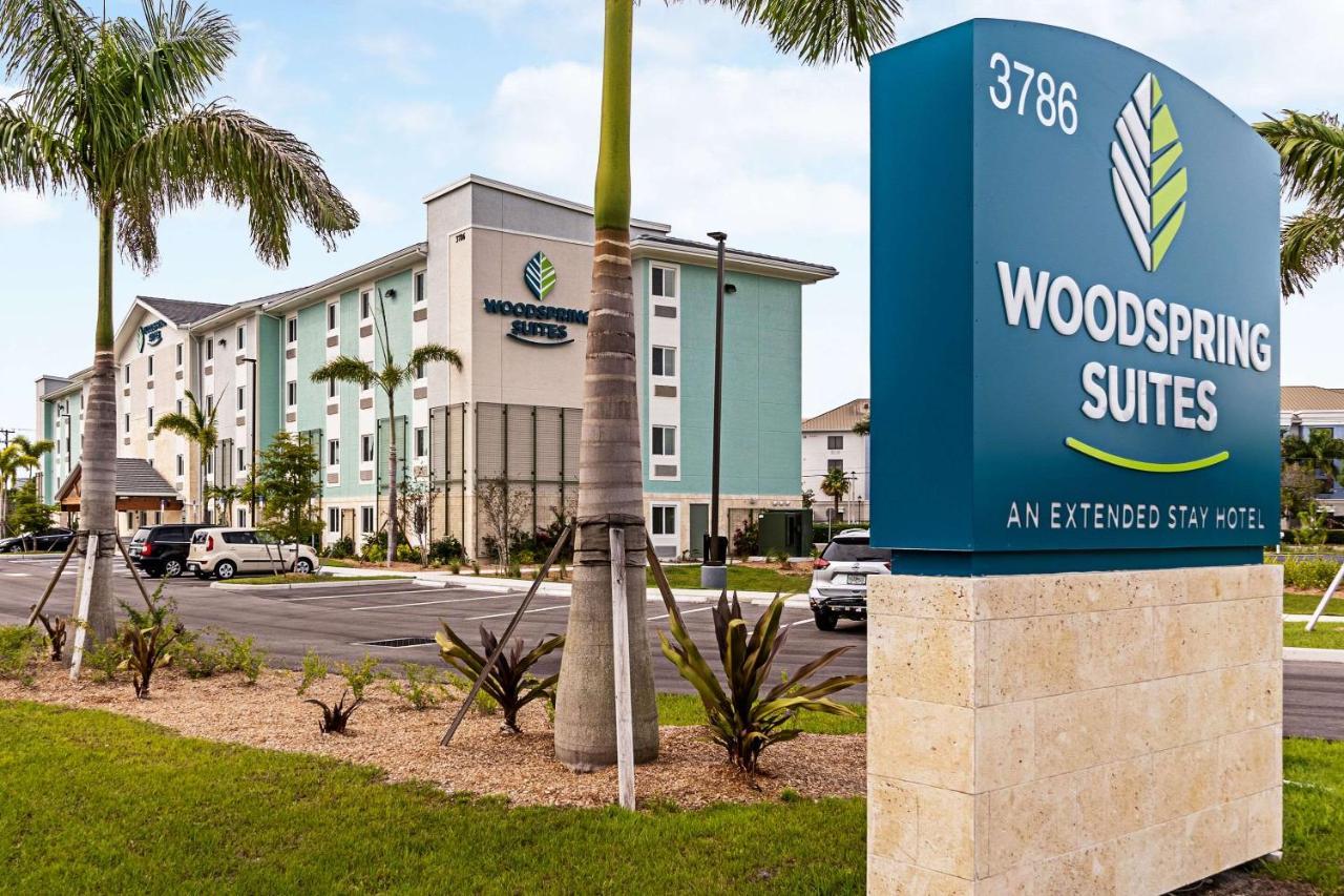 Woodspring Suites Naples Exterior photo